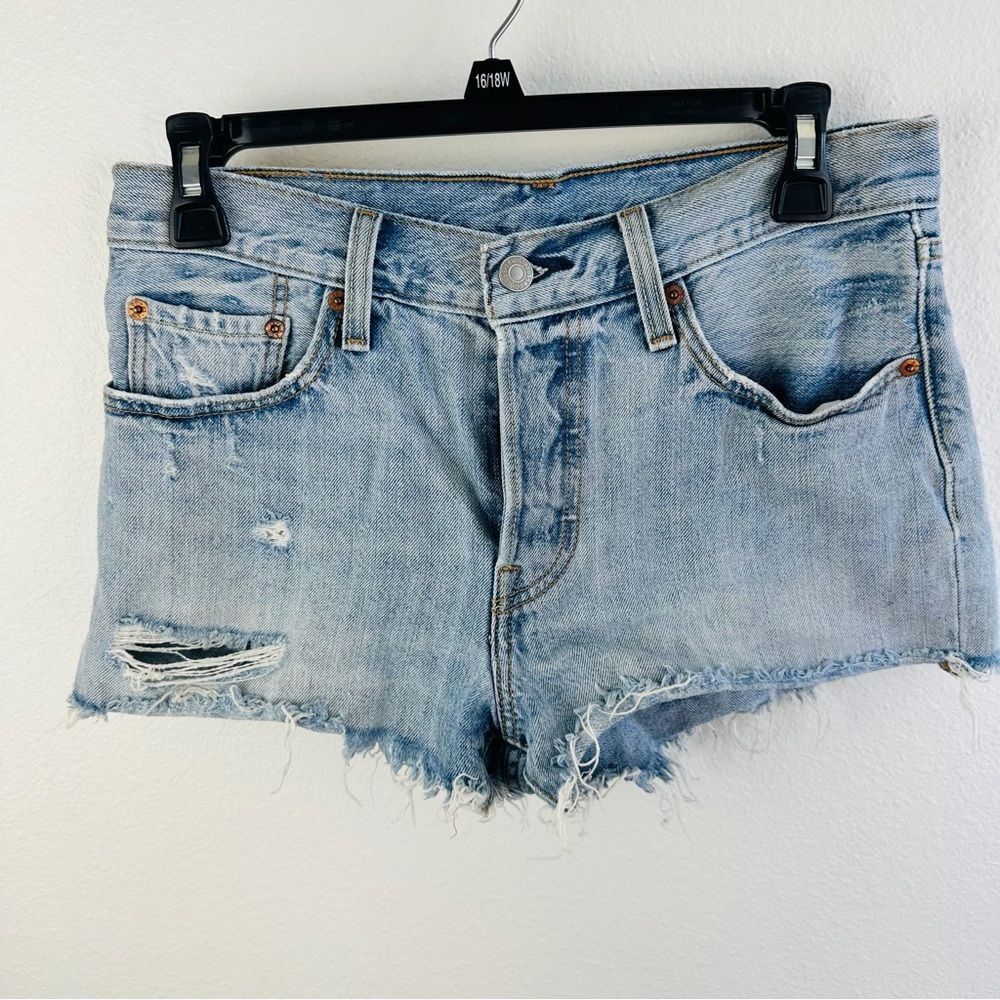 Levi’s 501‎ Button Fly Med Wash Distressed Cut Off Shorts Size 27